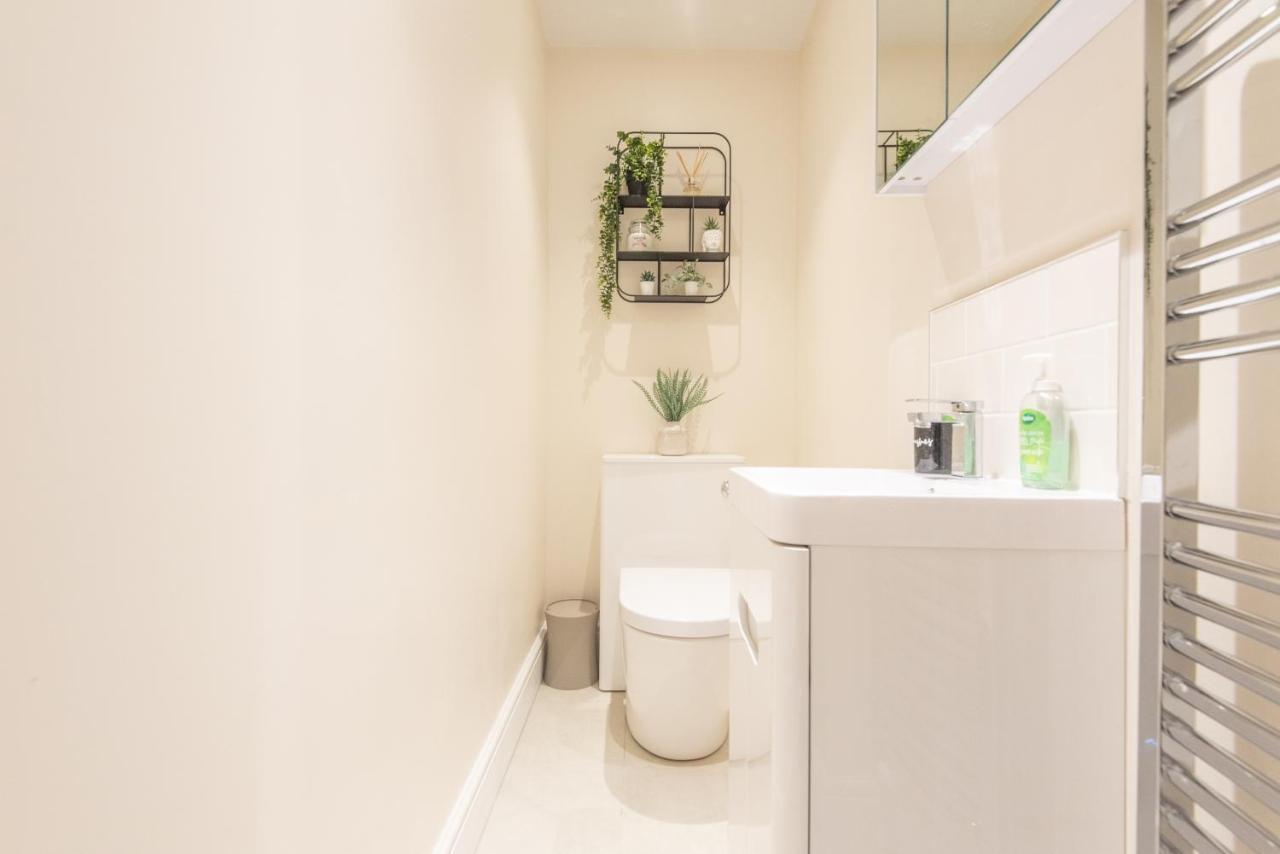 Bright, Fresh, Renovated 3 Bedroom Apartment In The Heart Of Montrose Region Region Angus Exterior foto