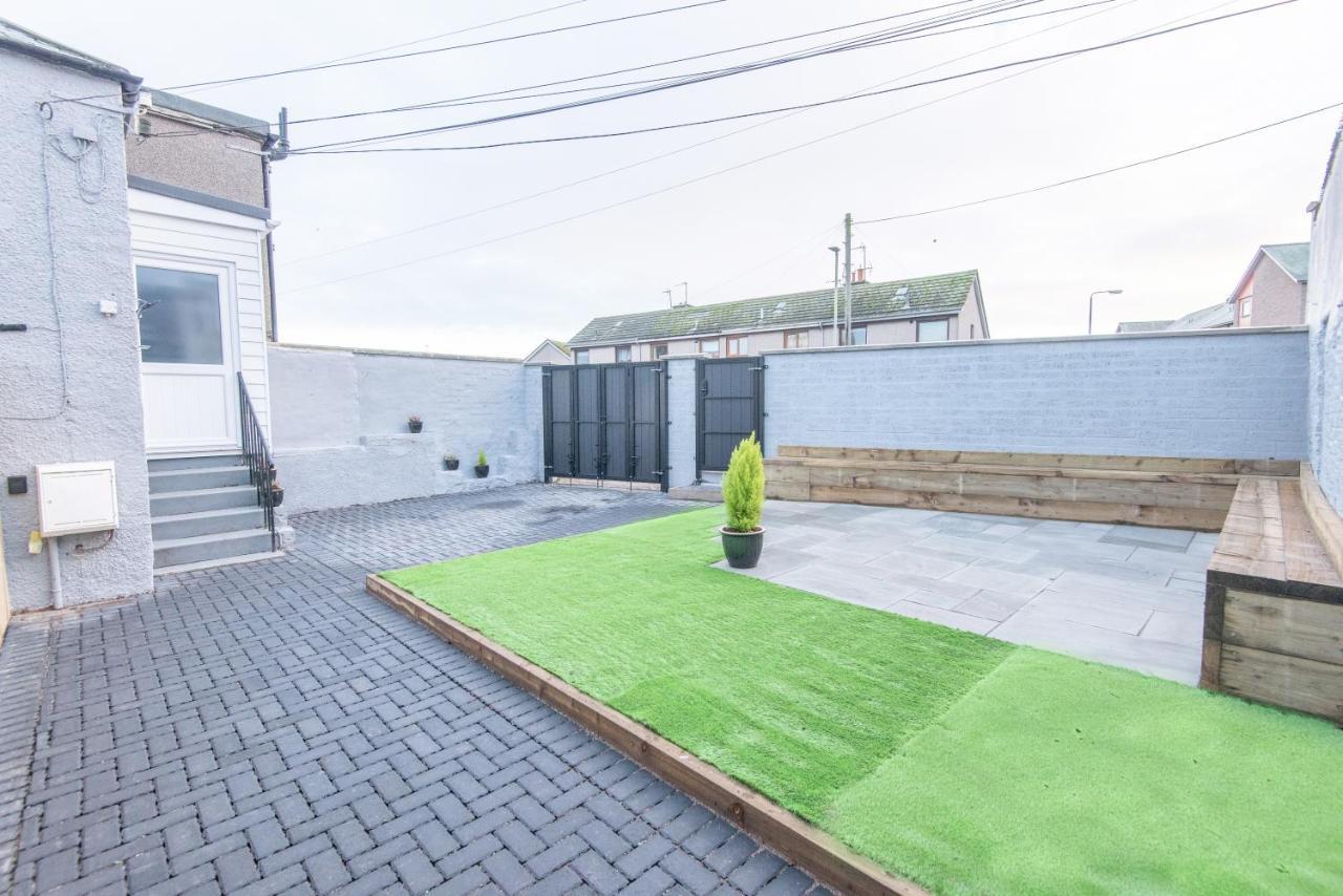 Bright, Fresh, Renovated 3 Bedroom Apartment In The Heart Of Montrose Region Region Angus Exterior foto
