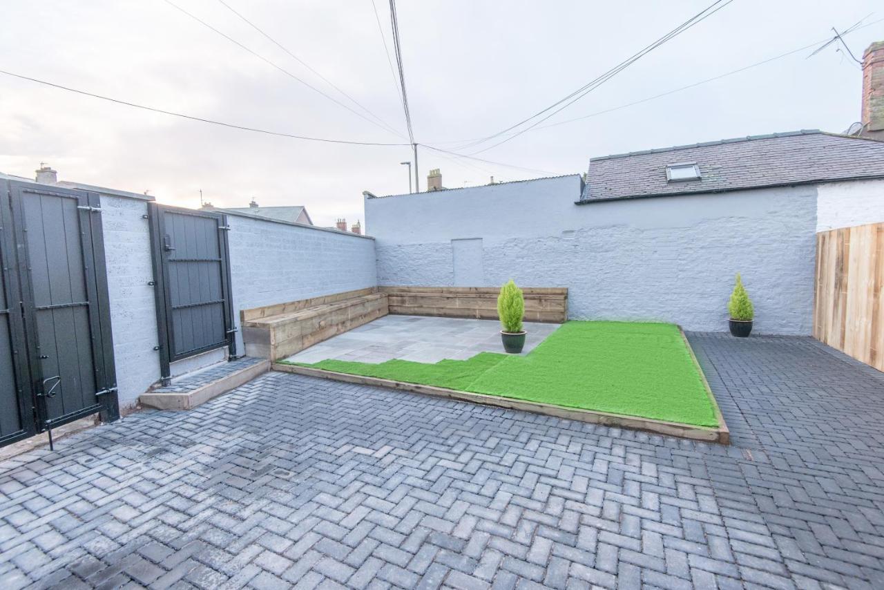 Bright, Fresh, Renovated 3 Bedroom Apartment In The Heart Of Montrose Region Region Angus Exterior foto