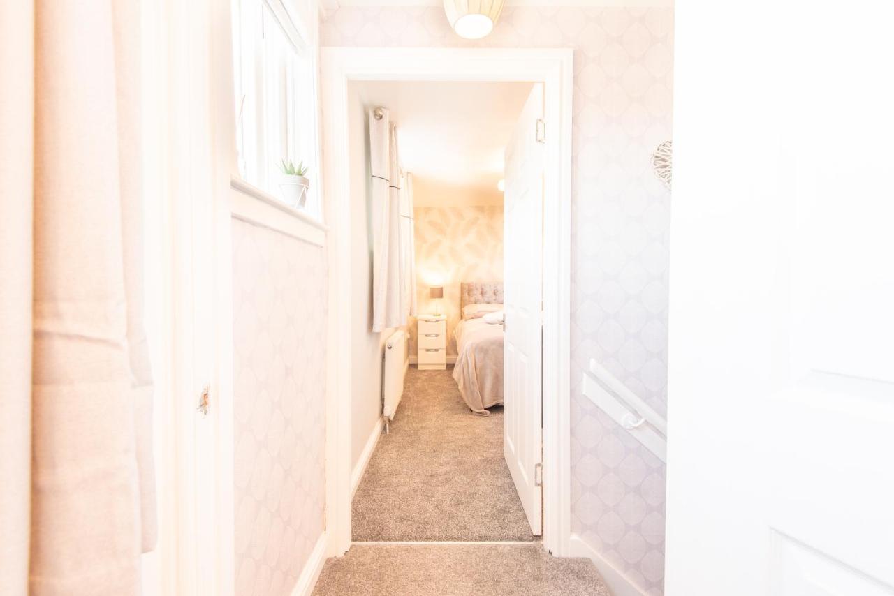Bright, Fresh, Renovated 3 Bedroom Apartment In The Heart Of Montrose Region Region Angus Exterior foto