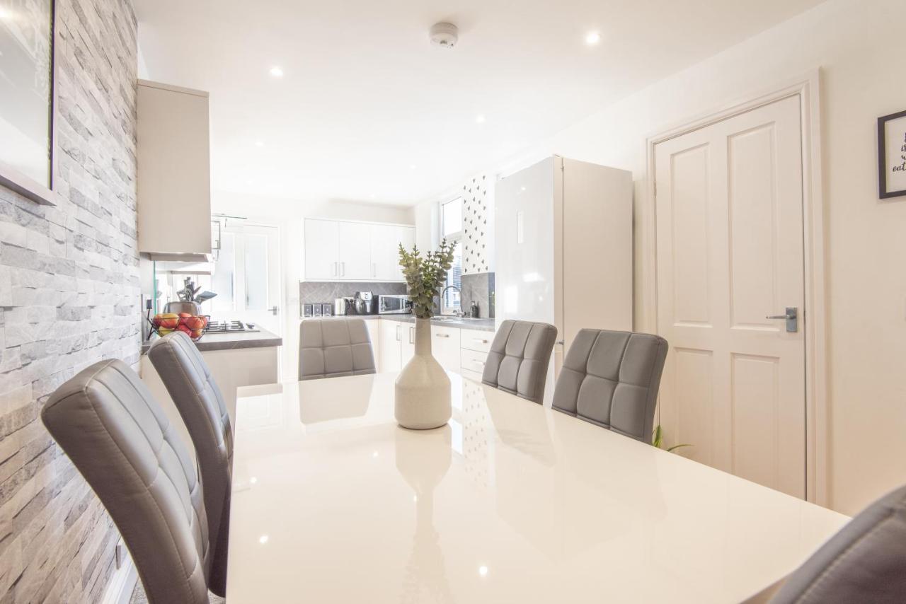 Bright, Fresh, Renovated 3 Bedroom Apartment In The Heart Of Montrose Region Region Angus Exterior foto